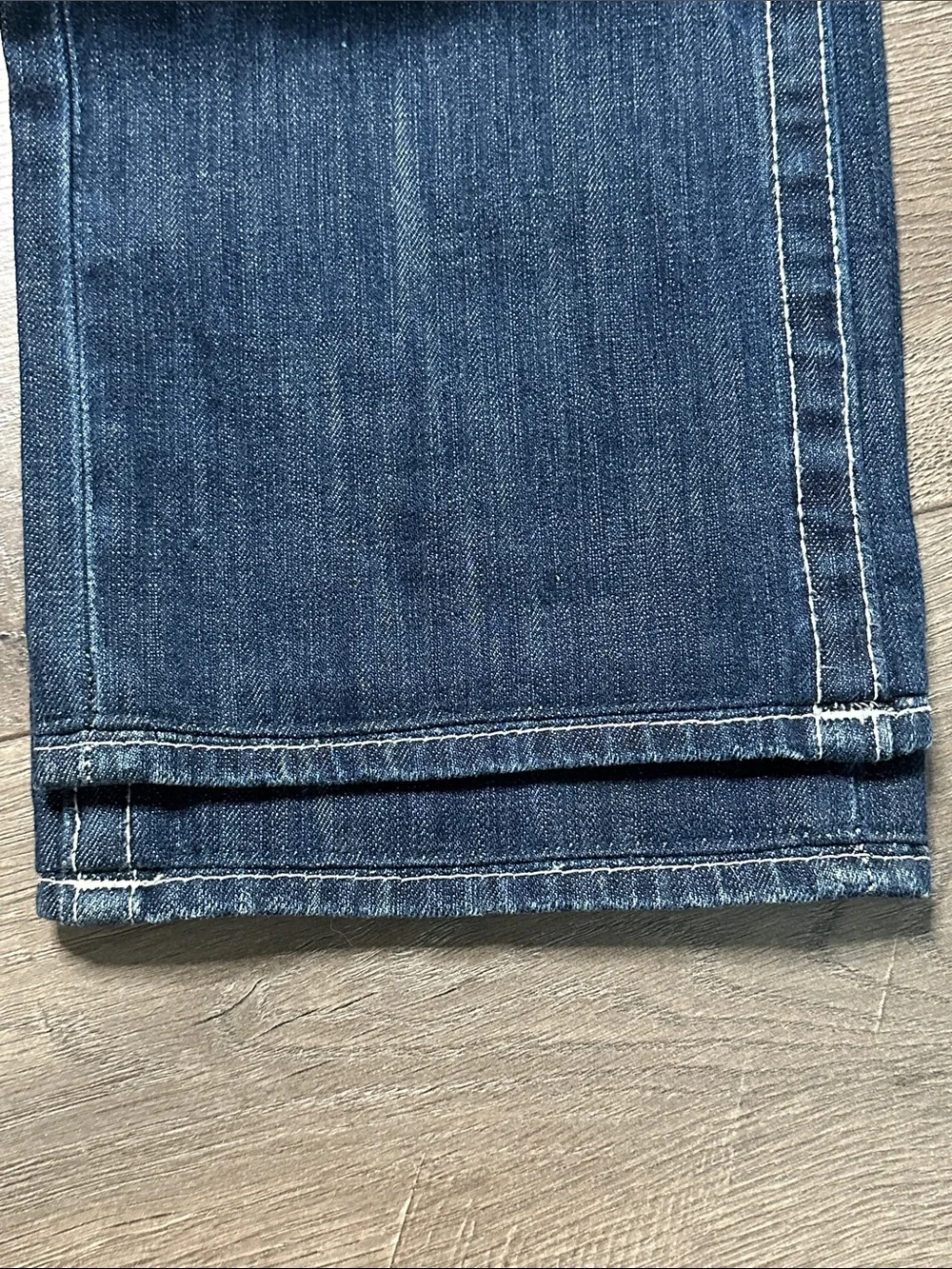 True Religion 29.5” Straight Blue Jeans Size 32